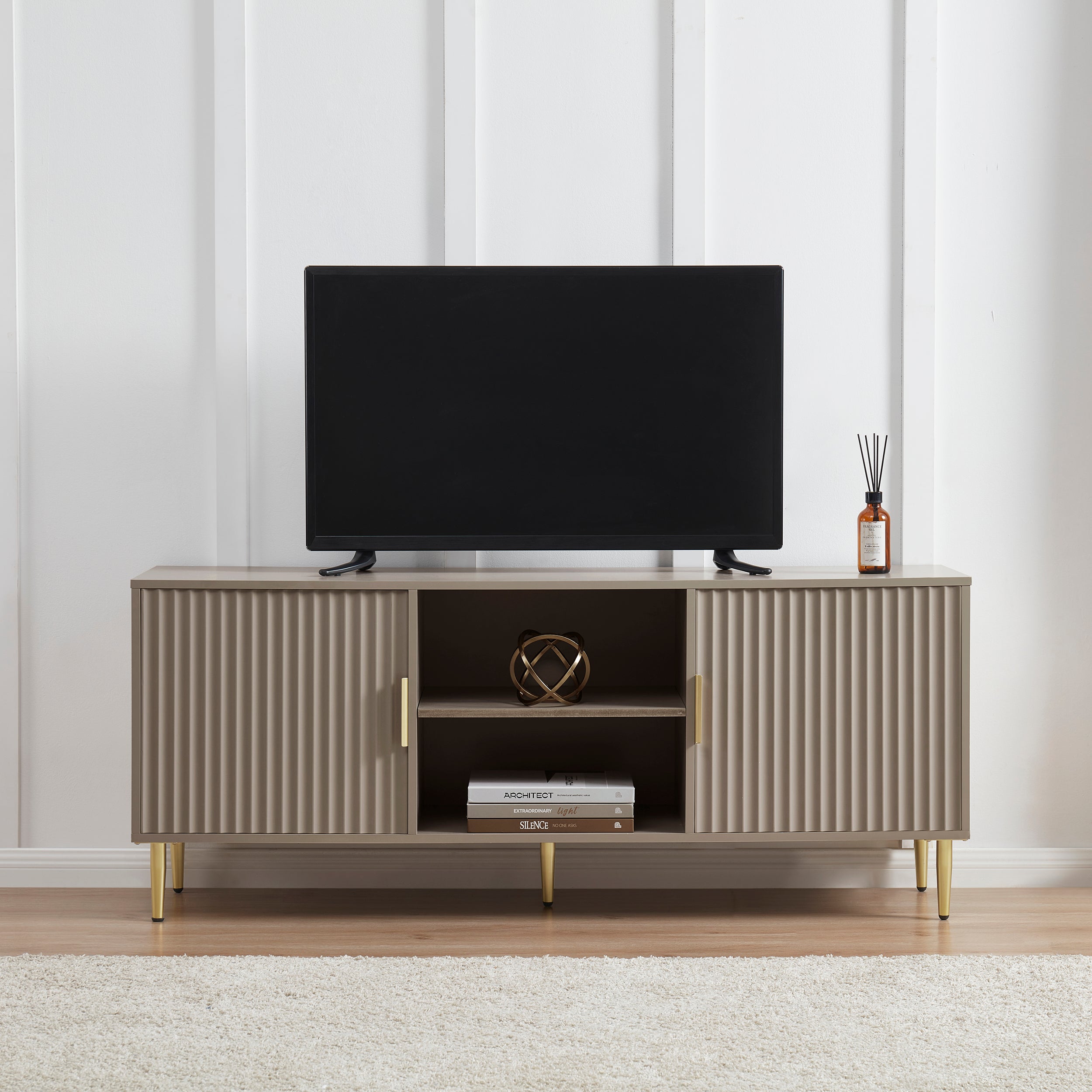 Meuble TV taupe moderne avec accents dorés pour téléviseurs jusqu'à 65 pouces pour le salon