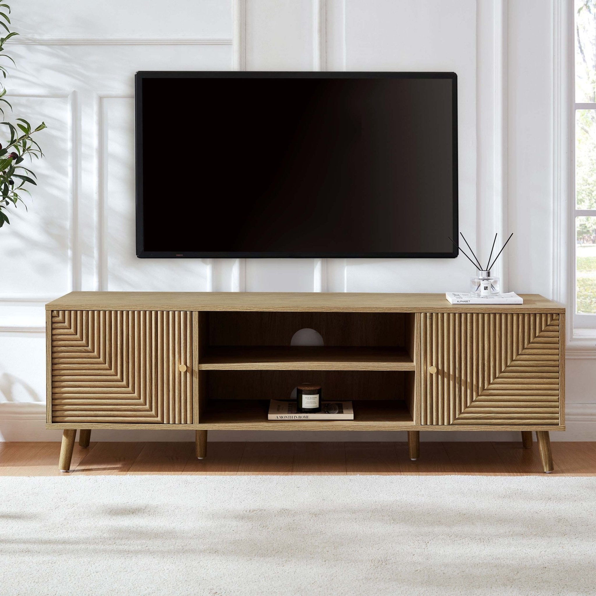 Meuble TV Scandi en bois clair avec tiroirs de rangement pour téléviseurs jusqu'à 60 pouces pour le salon