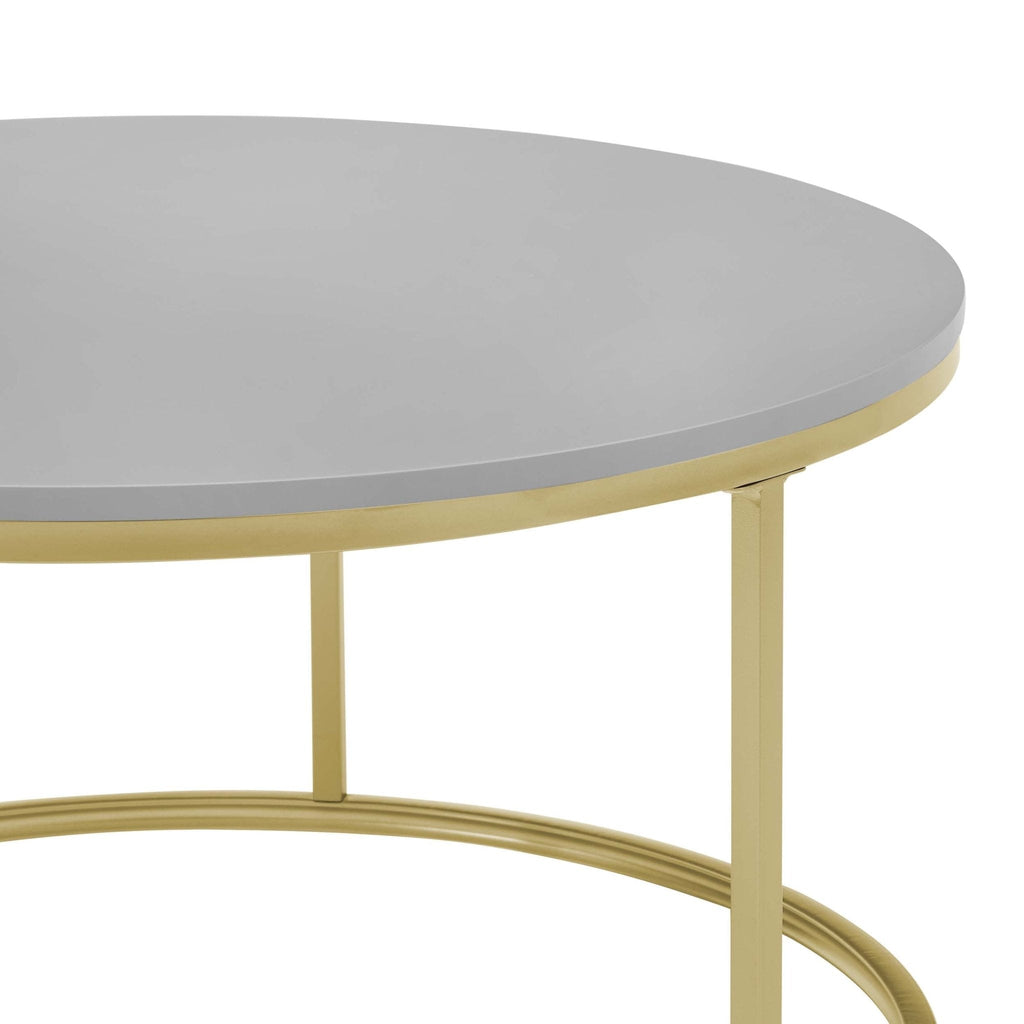 Table basse moderne peinte gris clair avec des touches dorées pour le salon