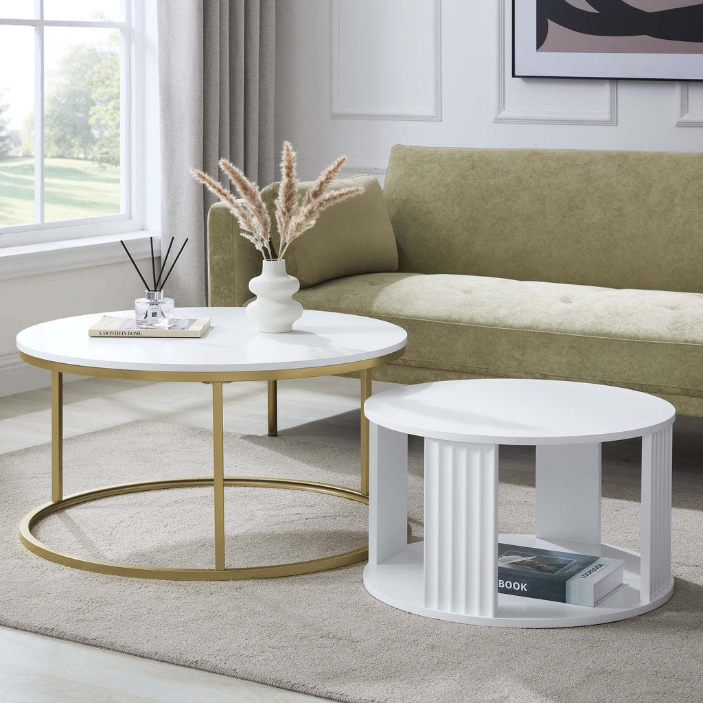 Table basse moderne peinte blanc chaud avec accents dorés pour le salon