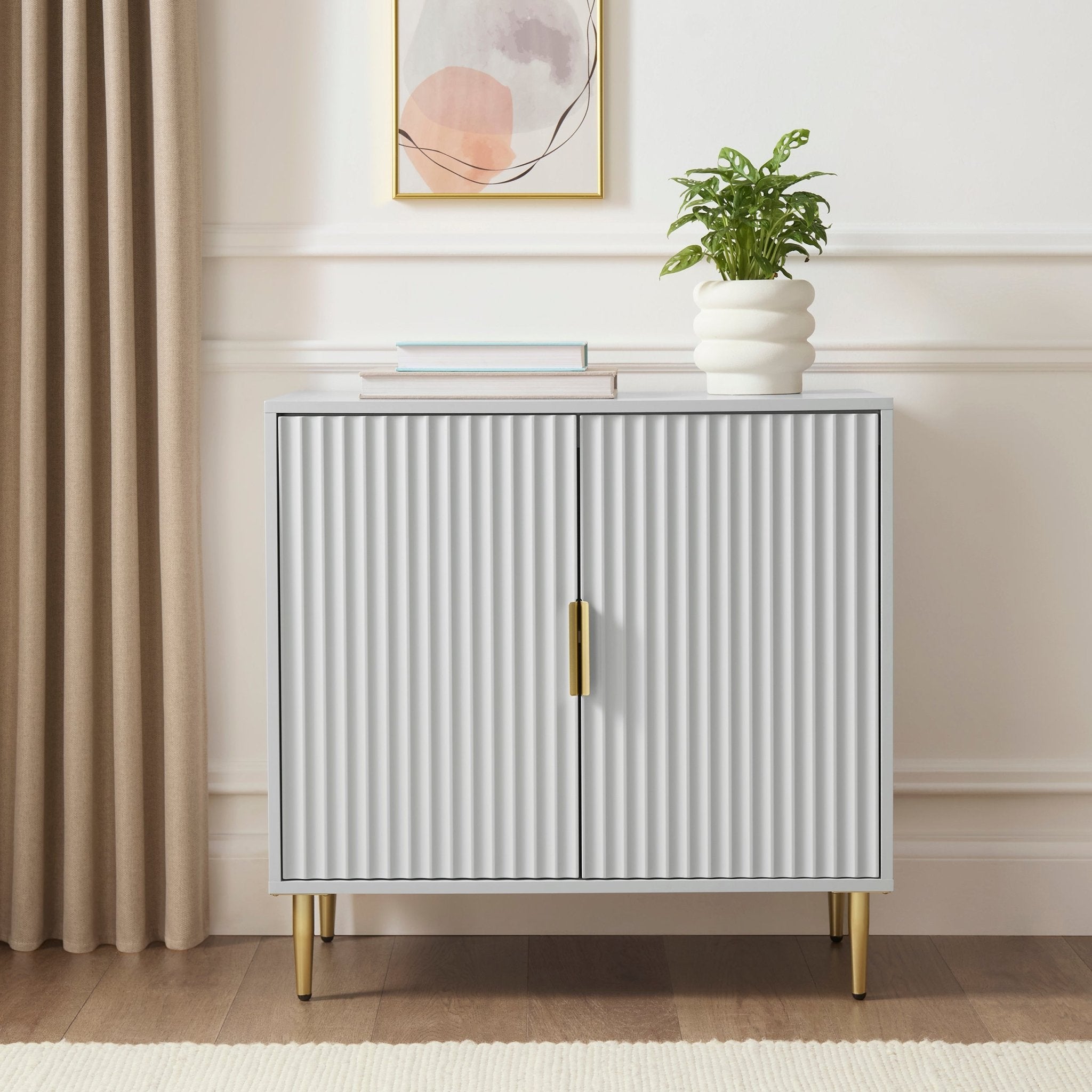 Buffet compact gris contemporain peint avec accents dorés pour salon