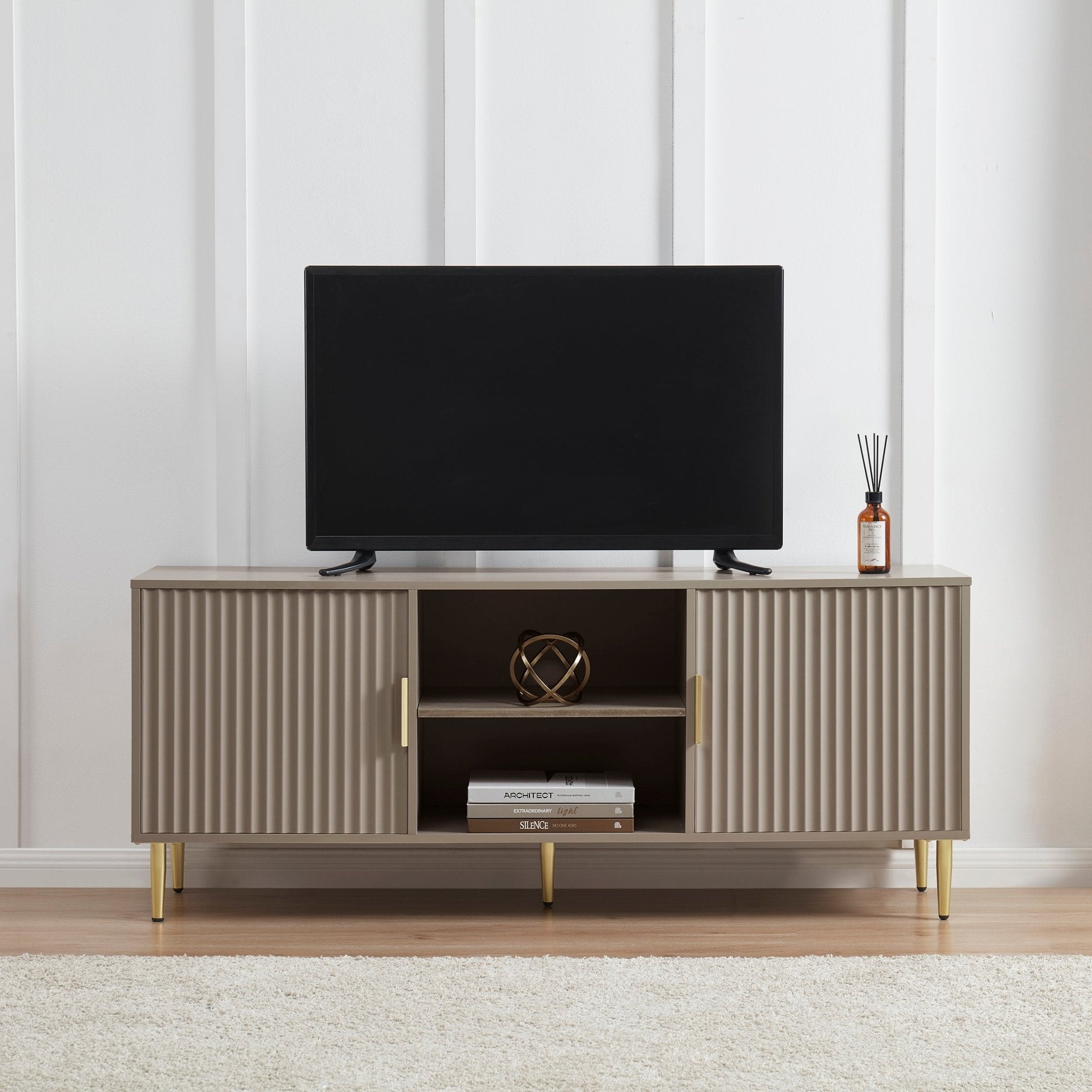 Meuble TV Evie taupe moderne peint avec accents dorés pour téléviseurs jusqu'à 65 pouces pour salon