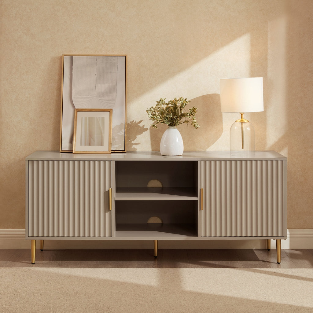 Meuble TV Evie taupe moderne peint avec accents dorés pour téléviseurs jusqu'à 65 pouces pour salon