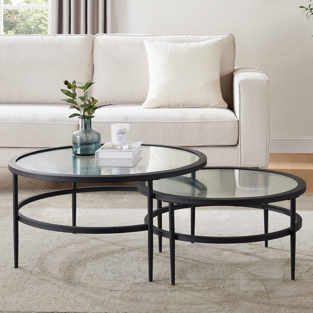 Table basse contemporaine en verre noir et métal avec design peu encombrant pour le salon