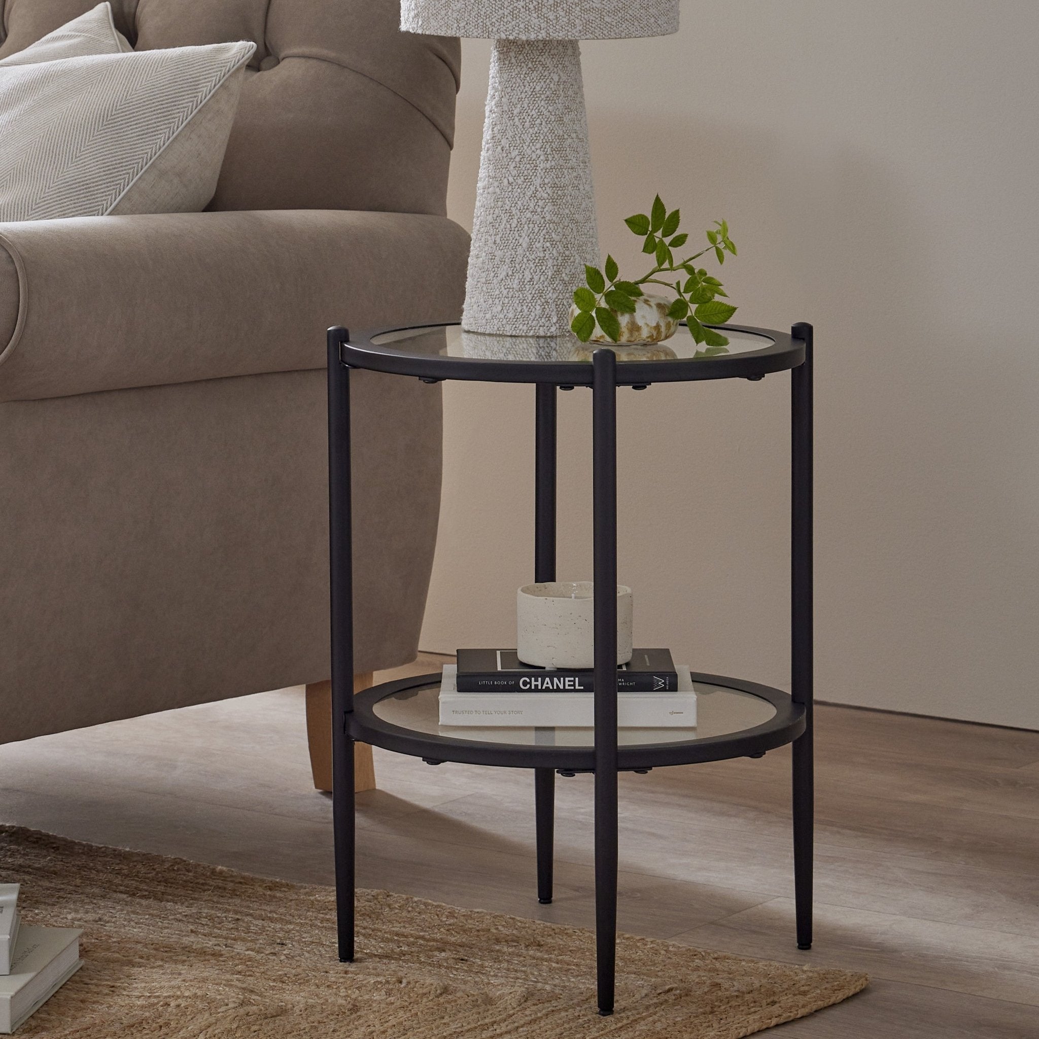 Table d'appoint contemporaine en verre noir et métal avec plateau rond pour salon