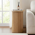 Table d'appoint scandinave en bois clair avec base cylindrique pour salon