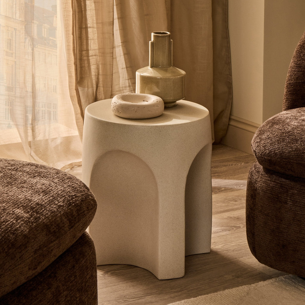 Table d'appoint Living Room effet pierre organique au design sculptural