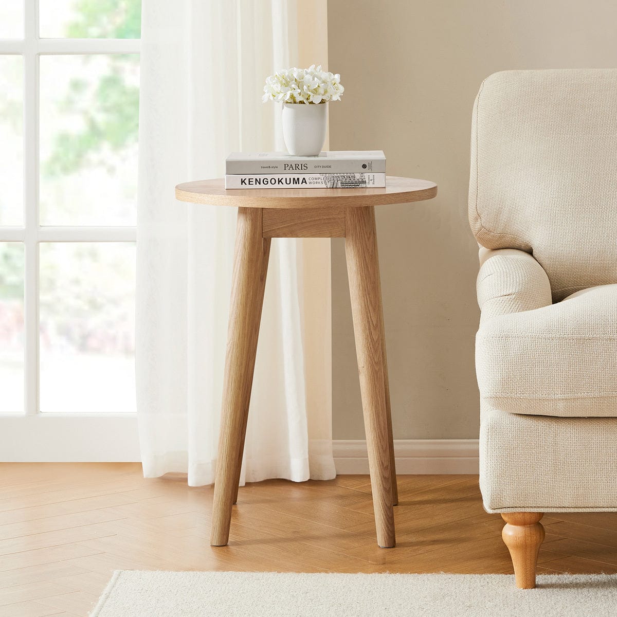 Table d'appoint en chêne massif scandinave avec plateau rond pour le salon