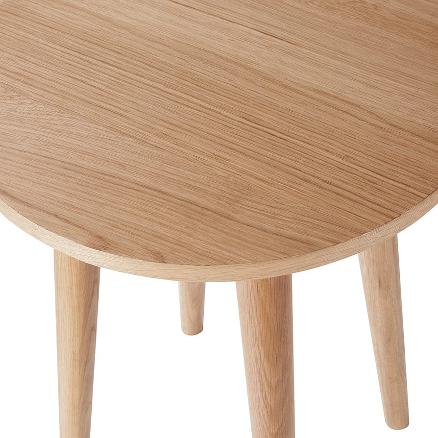 Table d'appoint en chêne massif scandinave avec plateau rond pour le salon