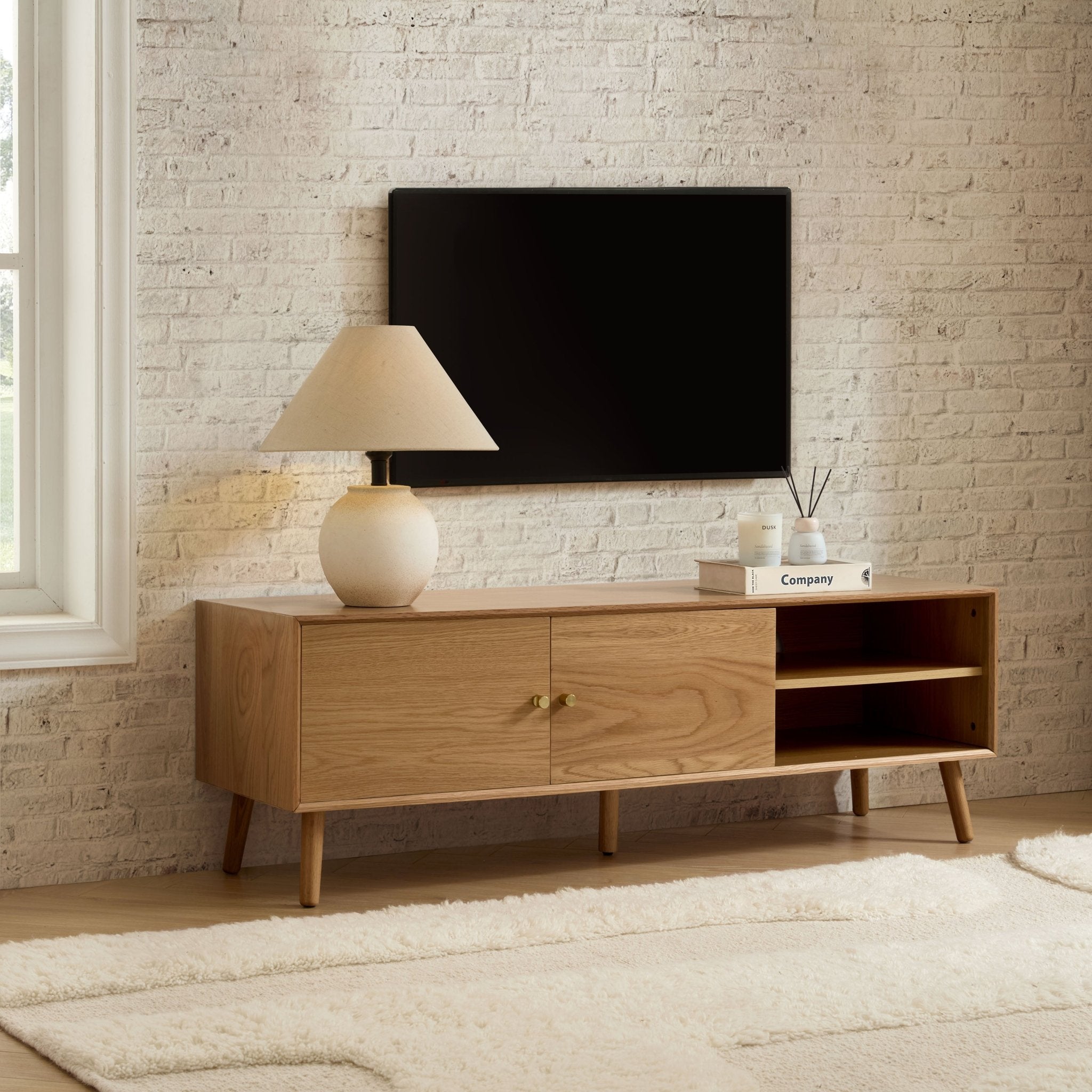 Meuble TV scandinave en chêne clair avec rangements pour téléviseurs jusqu'à 60 pouces pour salon