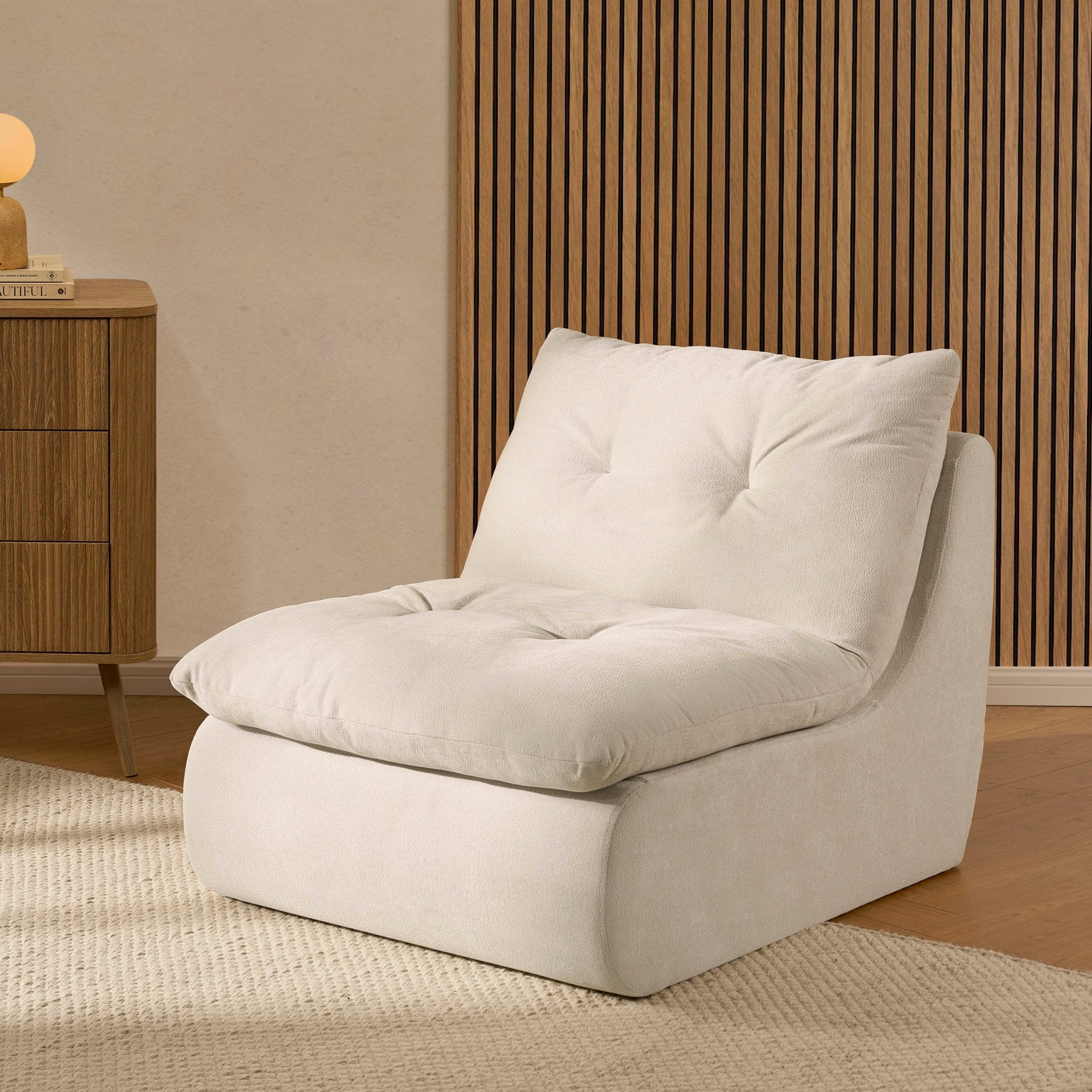 Fauteuil d'appoint en chenille ivoire douillet avec design décontracté et affaissé pour salon