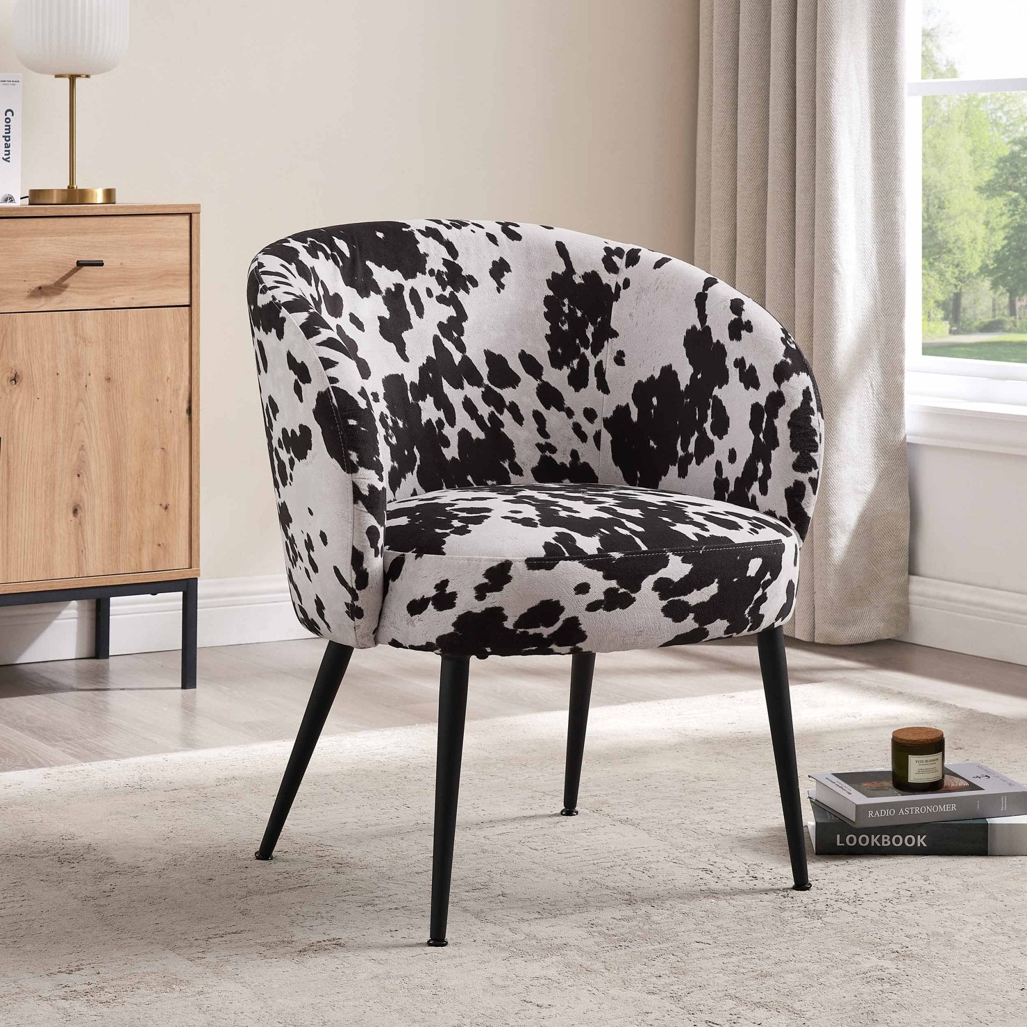 Fauteuil d'appoint éclectique en tissu imprimé vache avec design compact pour salon