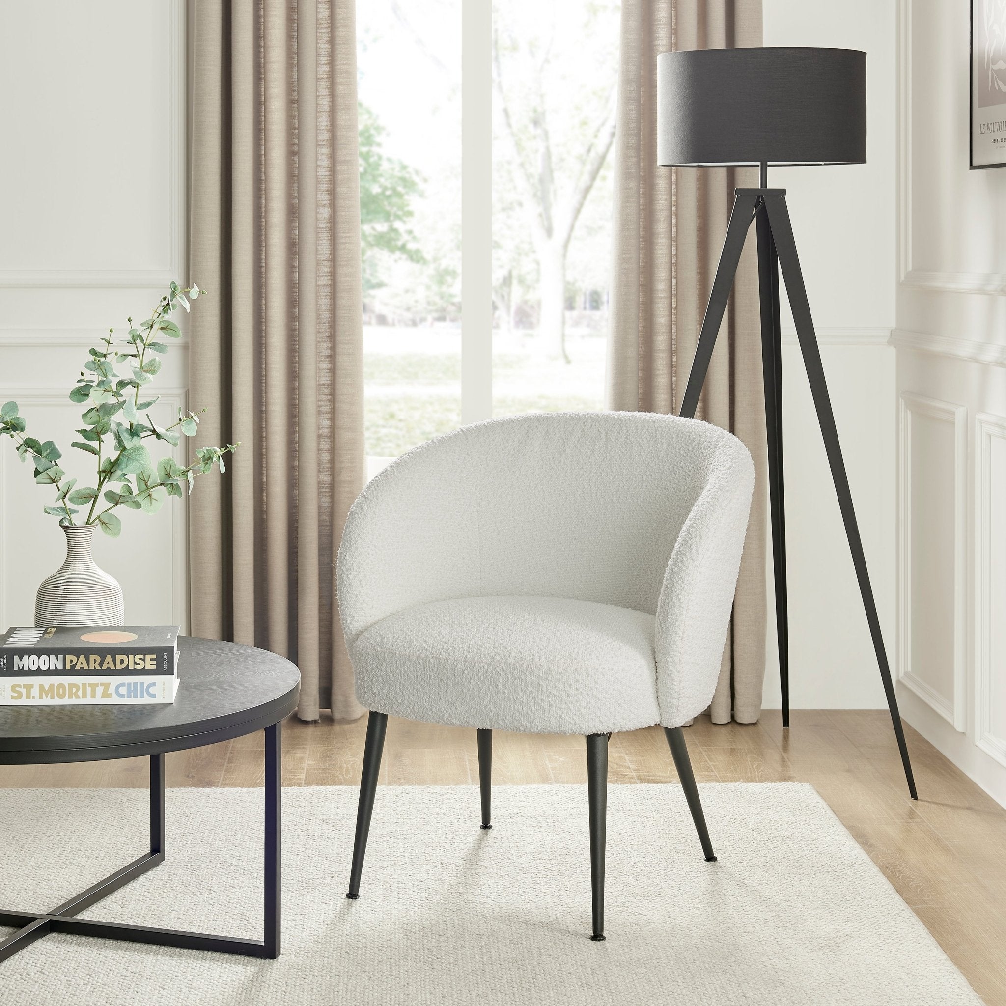 Fauteuil d'appoint scandinave en bouclette blanc cassé avec assise confortable et rembourrée pour salon