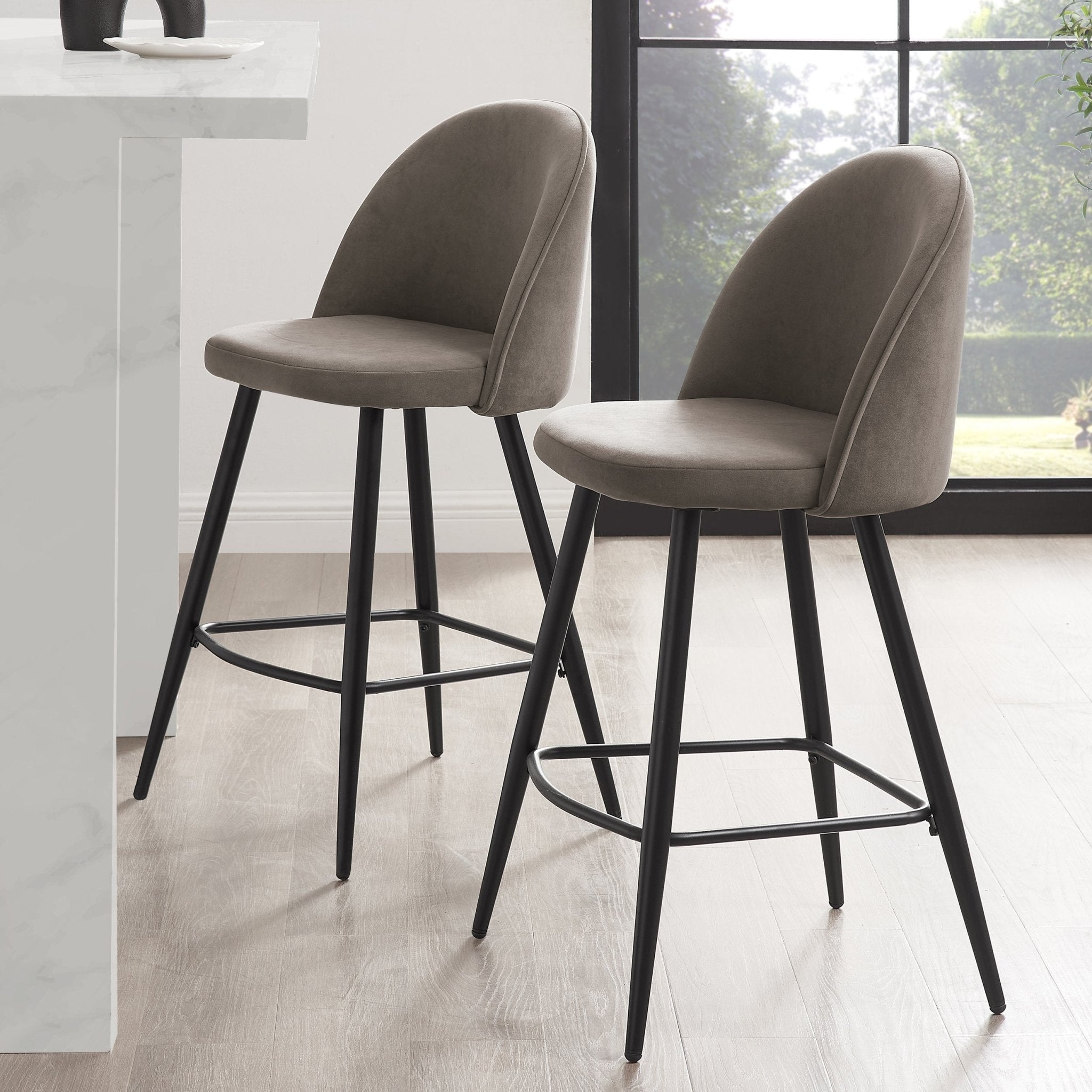 Tabouret de bar moderne en velours taupe avec pieds en métal noir pour cuisine