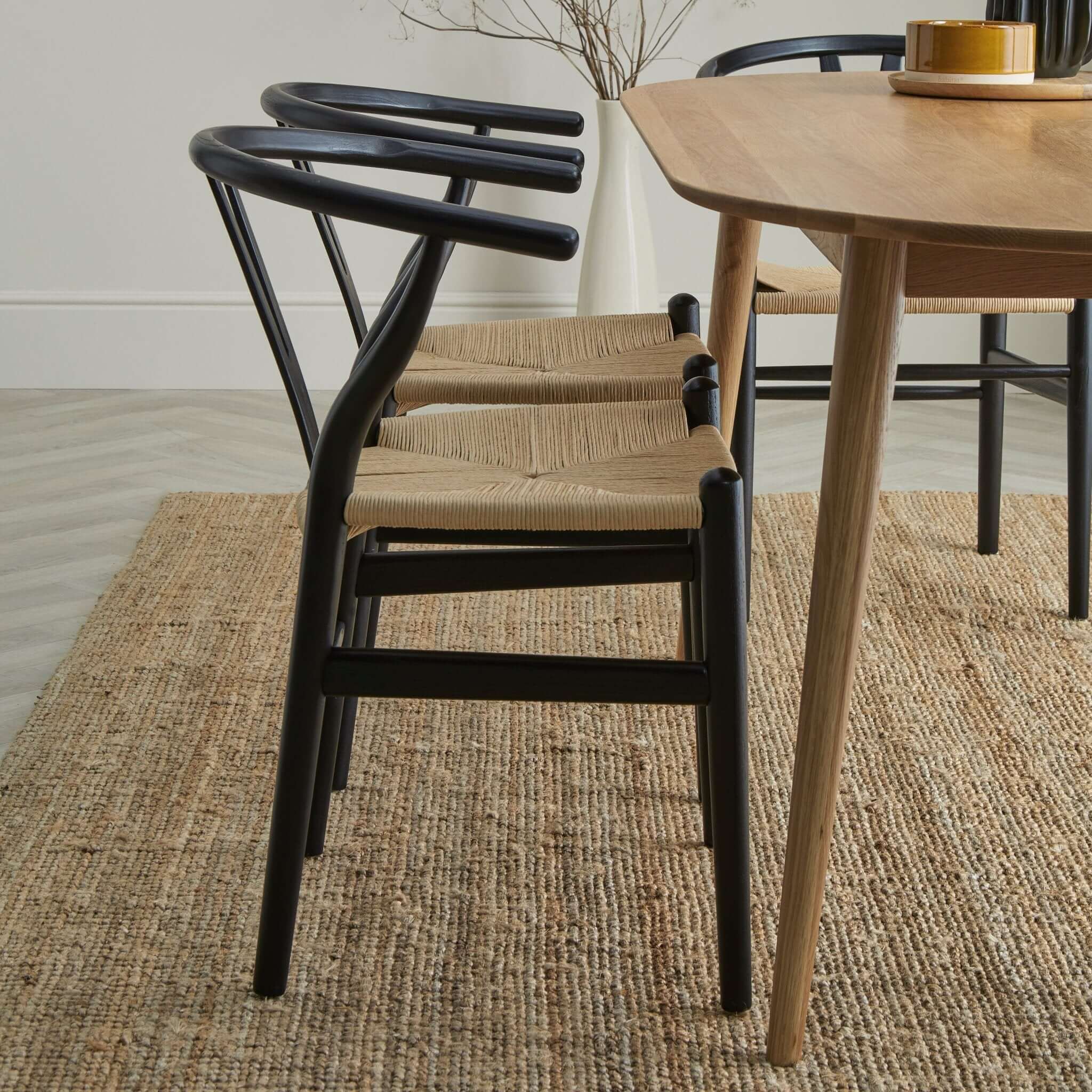 Chaise de salle à manger scandinave en bois de bouleau noir avec assise en corde