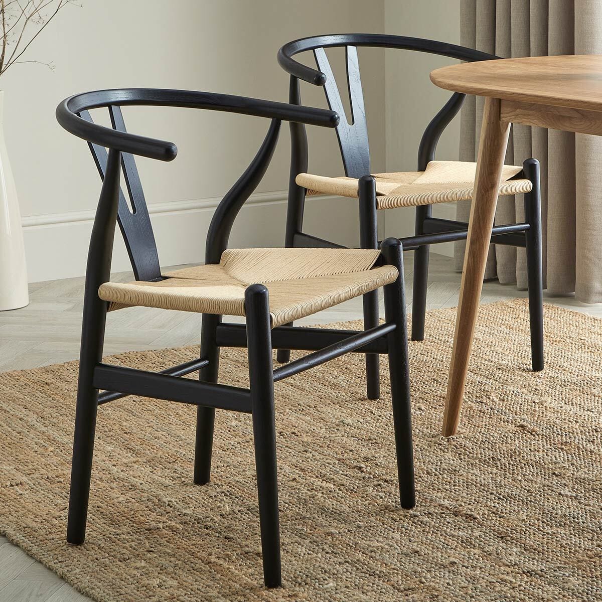 Chaise de salle à manger scandinave en bois de bouleau noir avec assise en corde