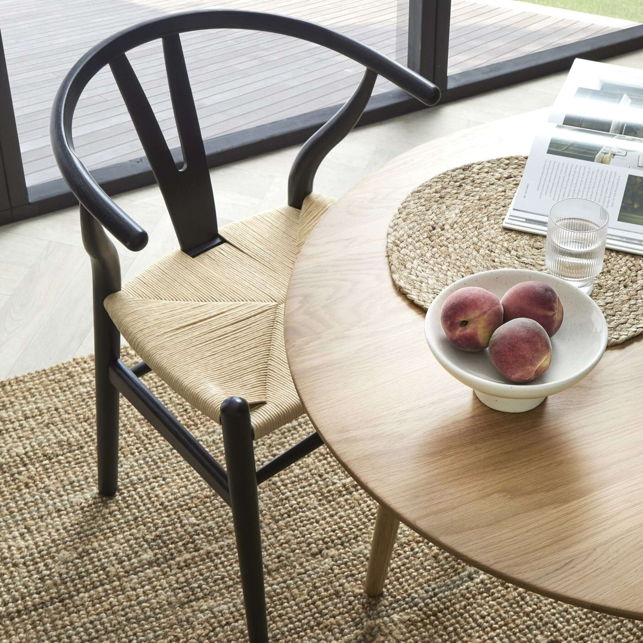 Chaise de salle à manger scandinave en bois de bouleau noir avec assise en corde