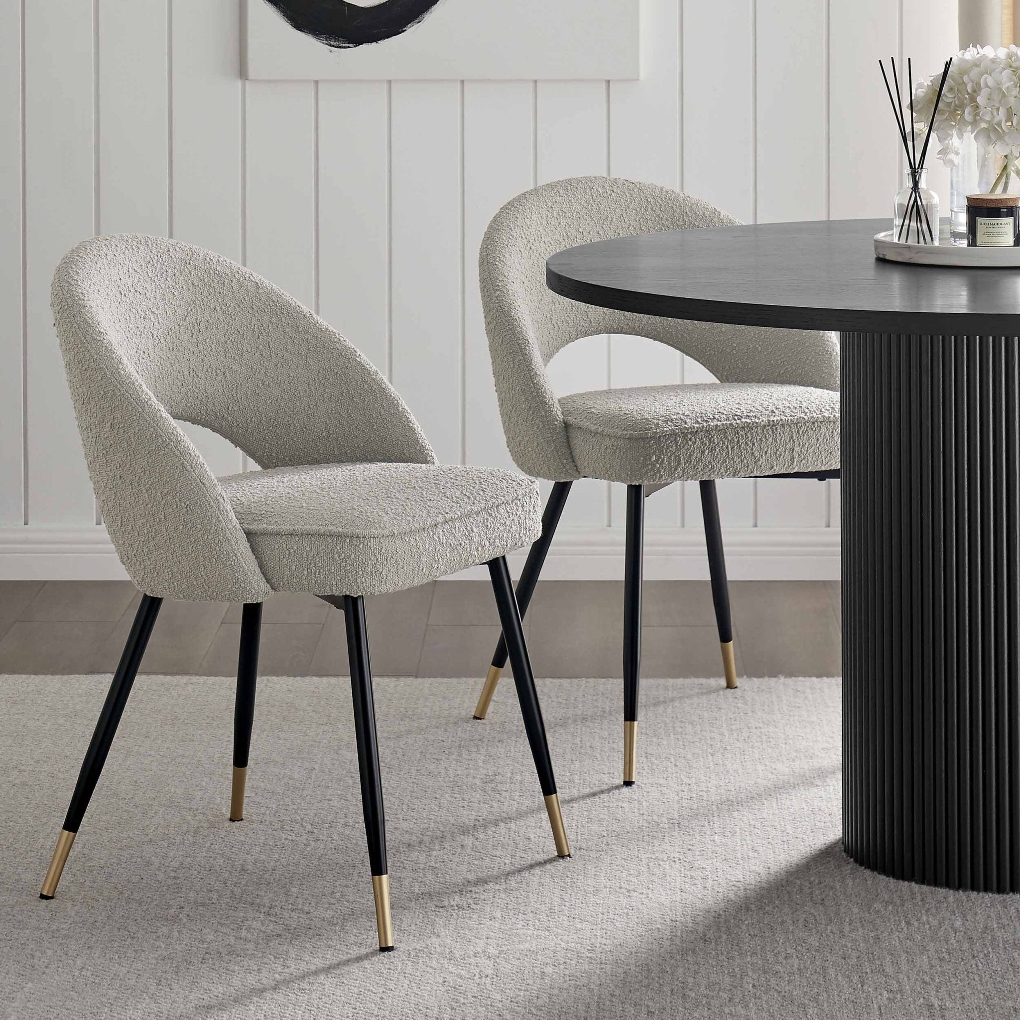 Chaise de salle à manger contemporaine en bouclette taupe à dossier incurvé