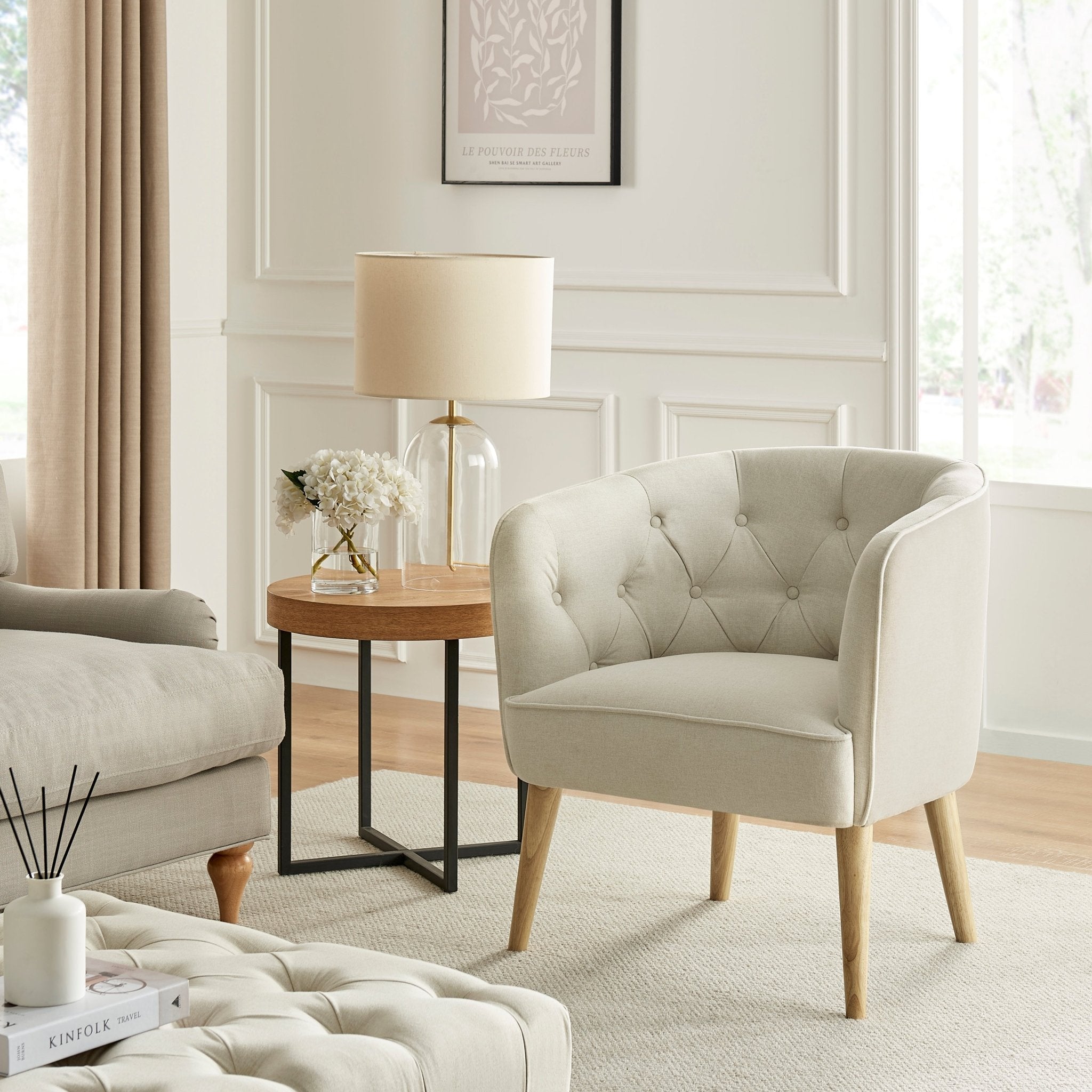 Fauteuil d'appoint scandinave en lin naturel avec cadre en bois classique pour salon