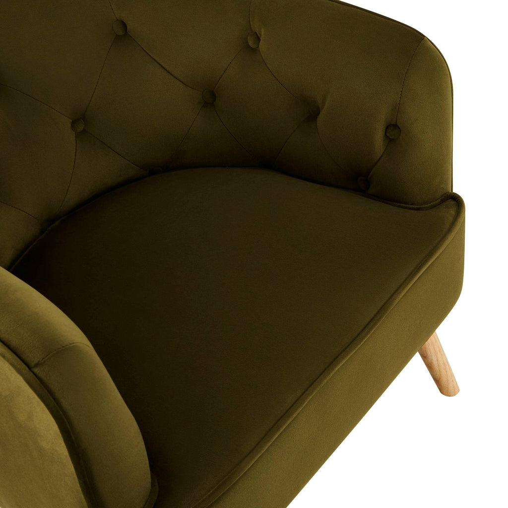 Fauteuil d'appoint rétro en lin vert riche avec cadre classique pour salon