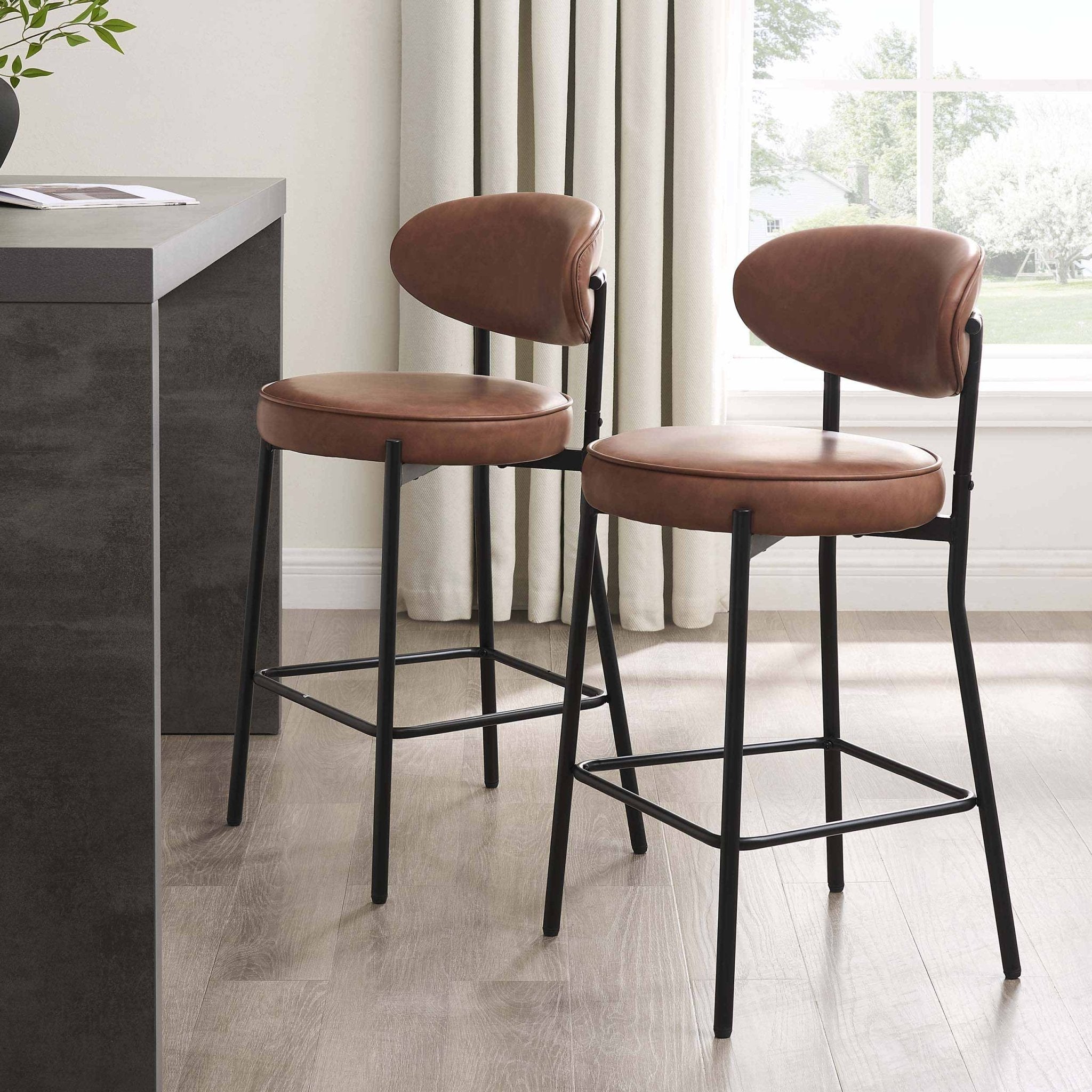 Tabouret de bar moderne en similicuir marron clair avec dossier arrondi pour cuisine