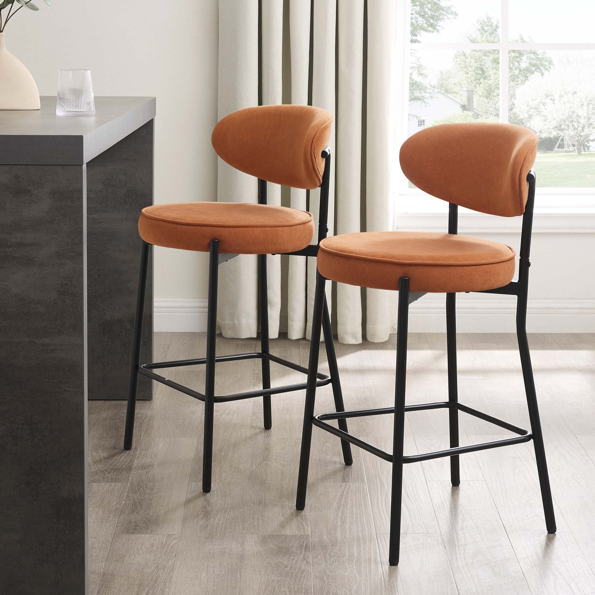 Tabouret de bar rétro en velours mat orange brûlé avec dossier arrondi pour cuisine