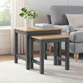 Table d'appoint minimaliste peinte au fusain au design compact pour le salon