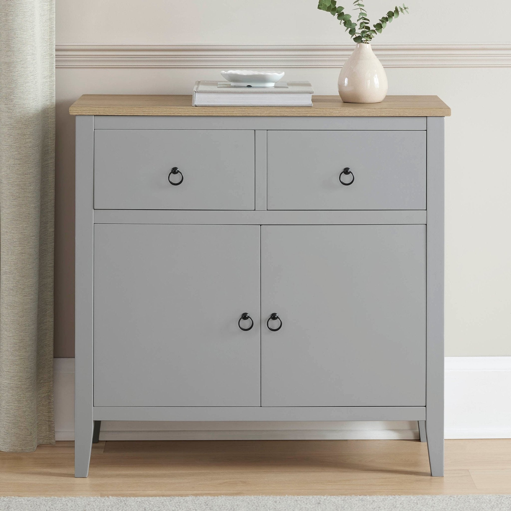 Buffet bas gris minimaliste au design compact pour salon