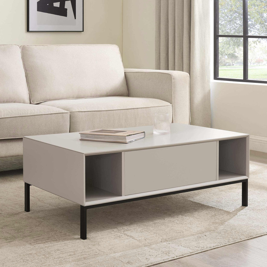 Table basse taupe contemporaine avec étagère ouverte pour le rangement dans le salon