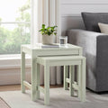 Table d'appoint vert sauge moderne avec étagère ouverte pour salon