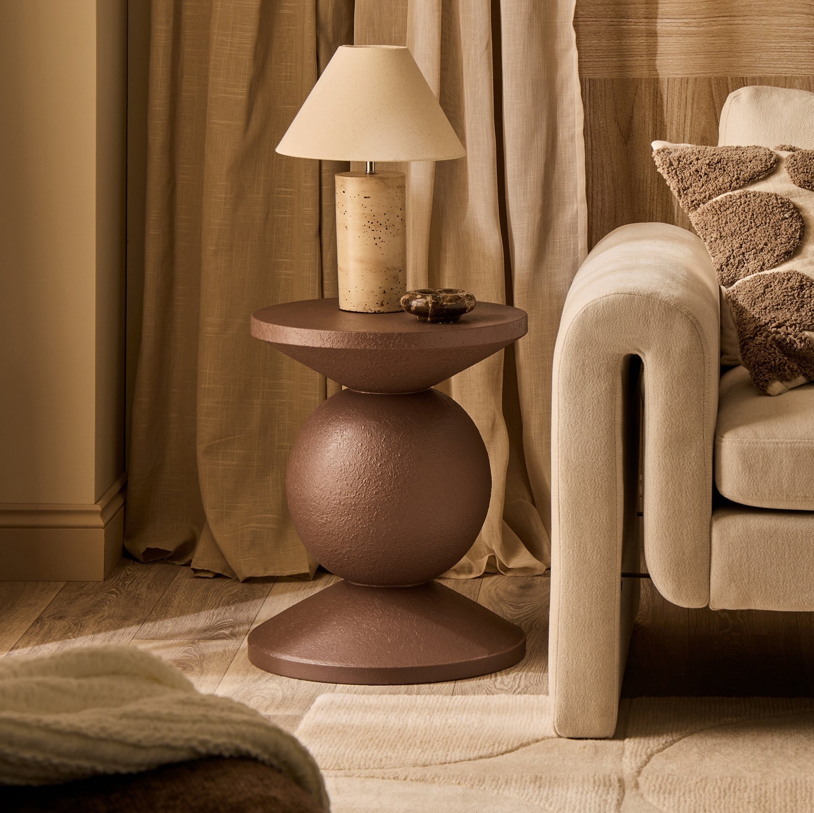Table d'appoint tissée Boho Mocha avec finition texturée pour salon