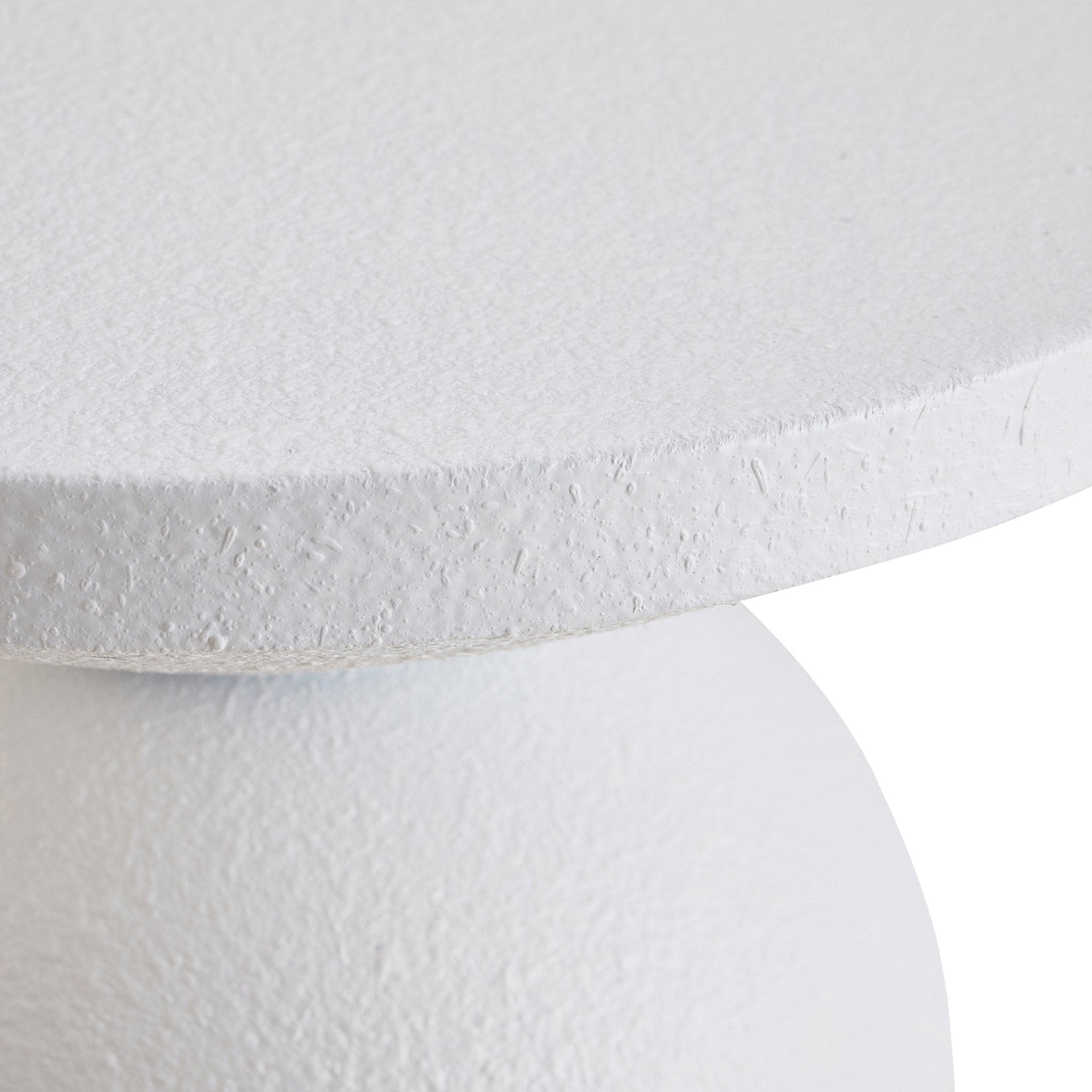 Table d'appoint bohème blanc cassé tressée avec finition texturée pour salon