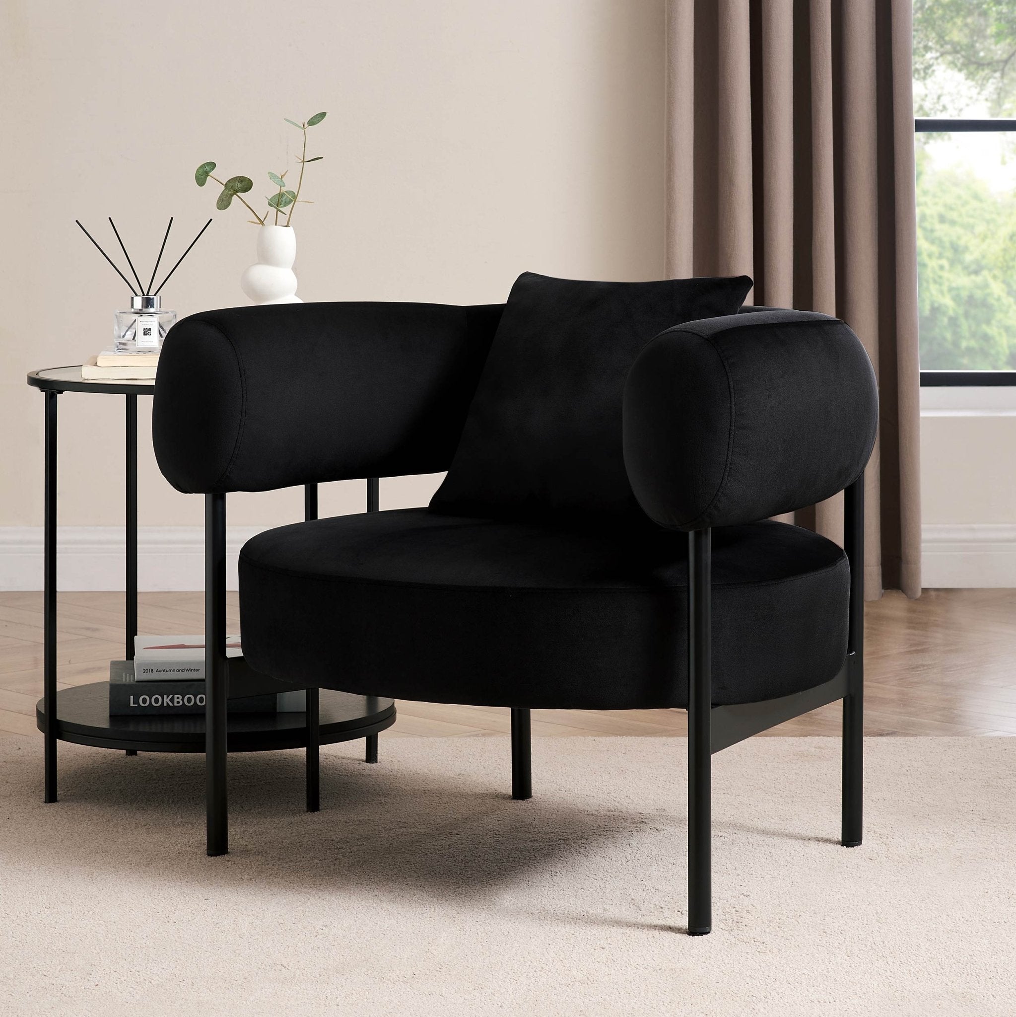 Fauteuil d'appoint contemporain en velours Ink avec dossier incurvé pour salon