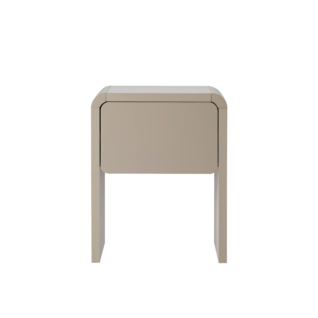 Table d'appoint organique en tissu taupe avec design sculptural doux pour le salon
