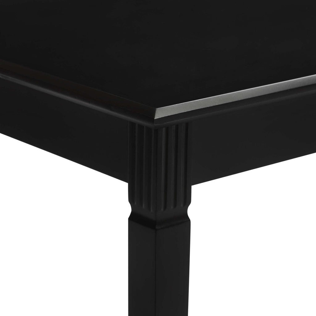 Table basse noire peinte classique aux lignes épurées pour salon