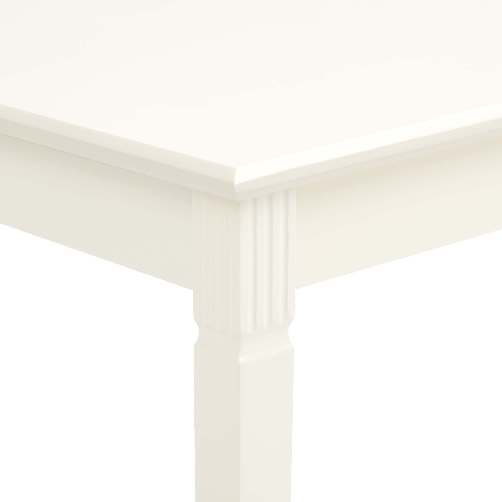 Table basse crème laquée, de style classique et aux lignes épurées pour le salon