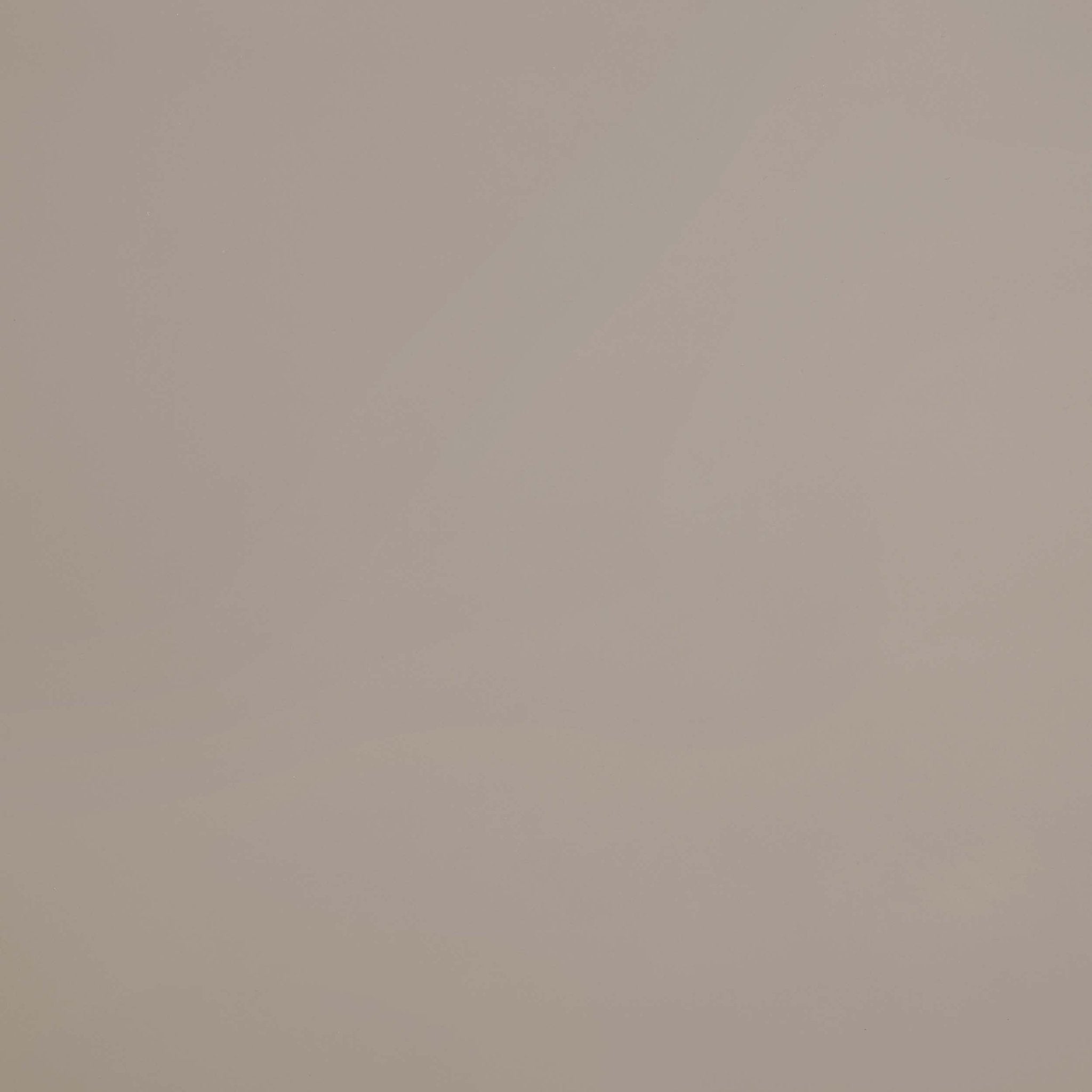 Table basse taupe classique peinte aux lignes épurées pour le salon