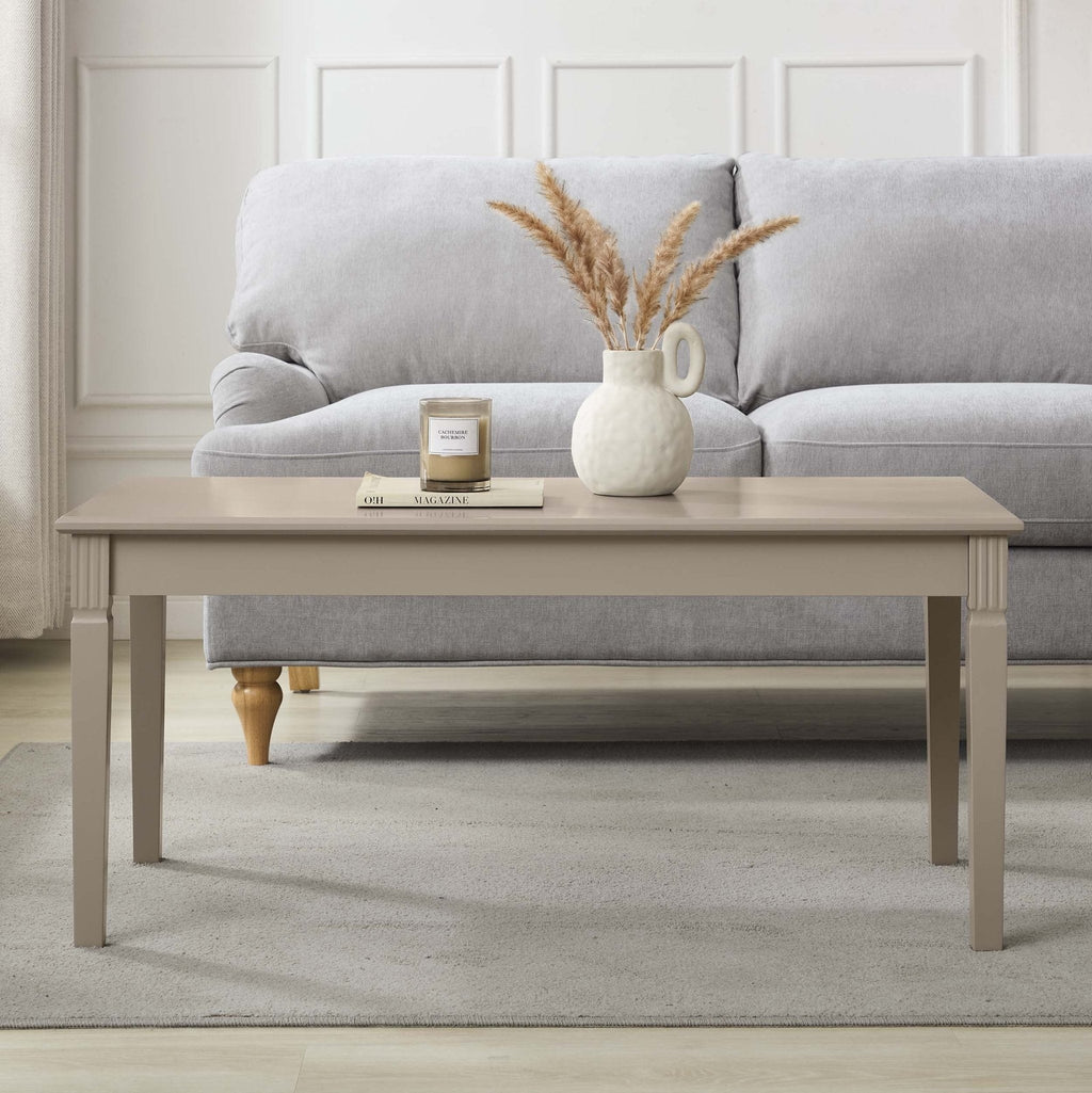 Table basse taupe classique peinte aux lignes épurées pour le salon