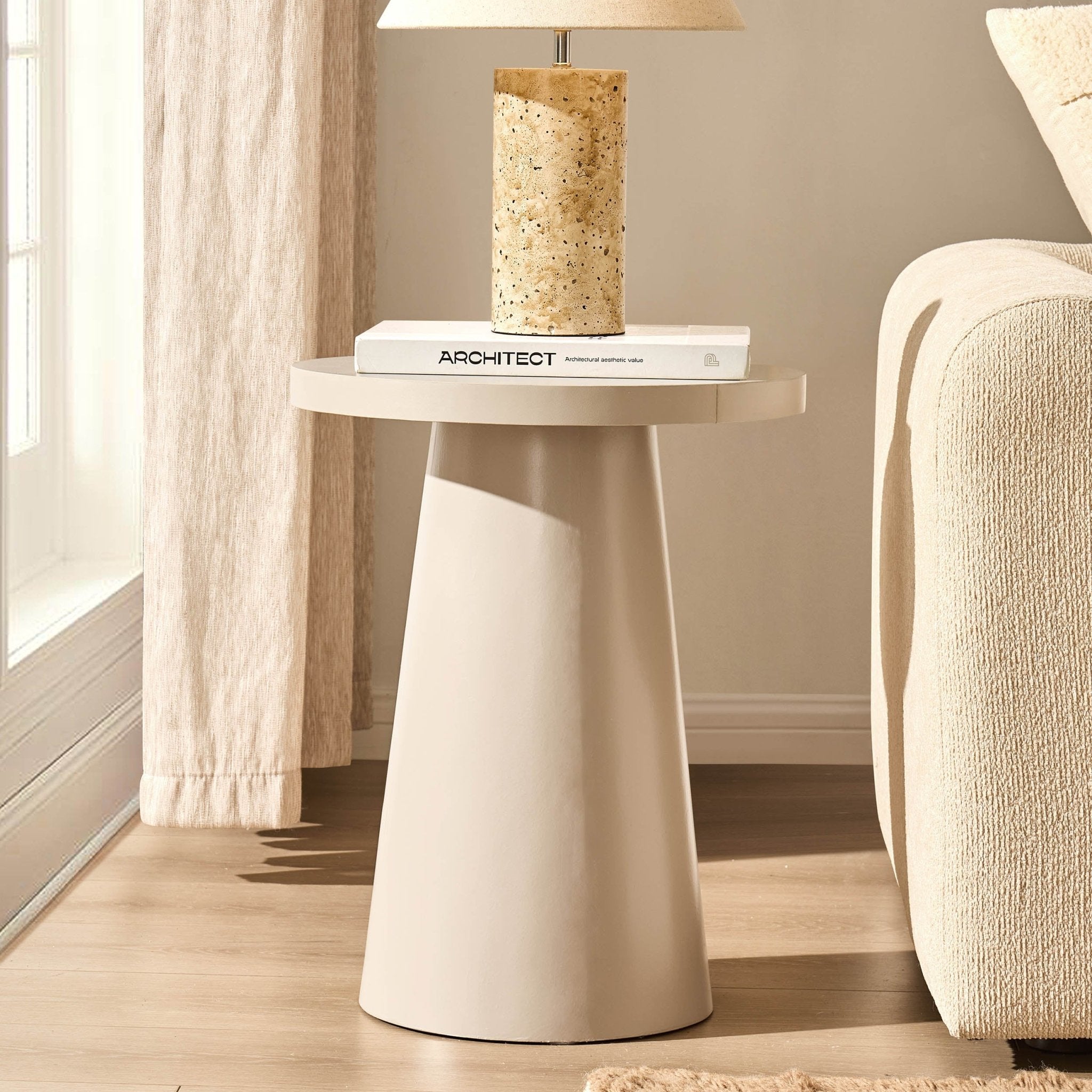 Table d'appoint contemporaine en taupe peint avec motif géométrique pour le salon