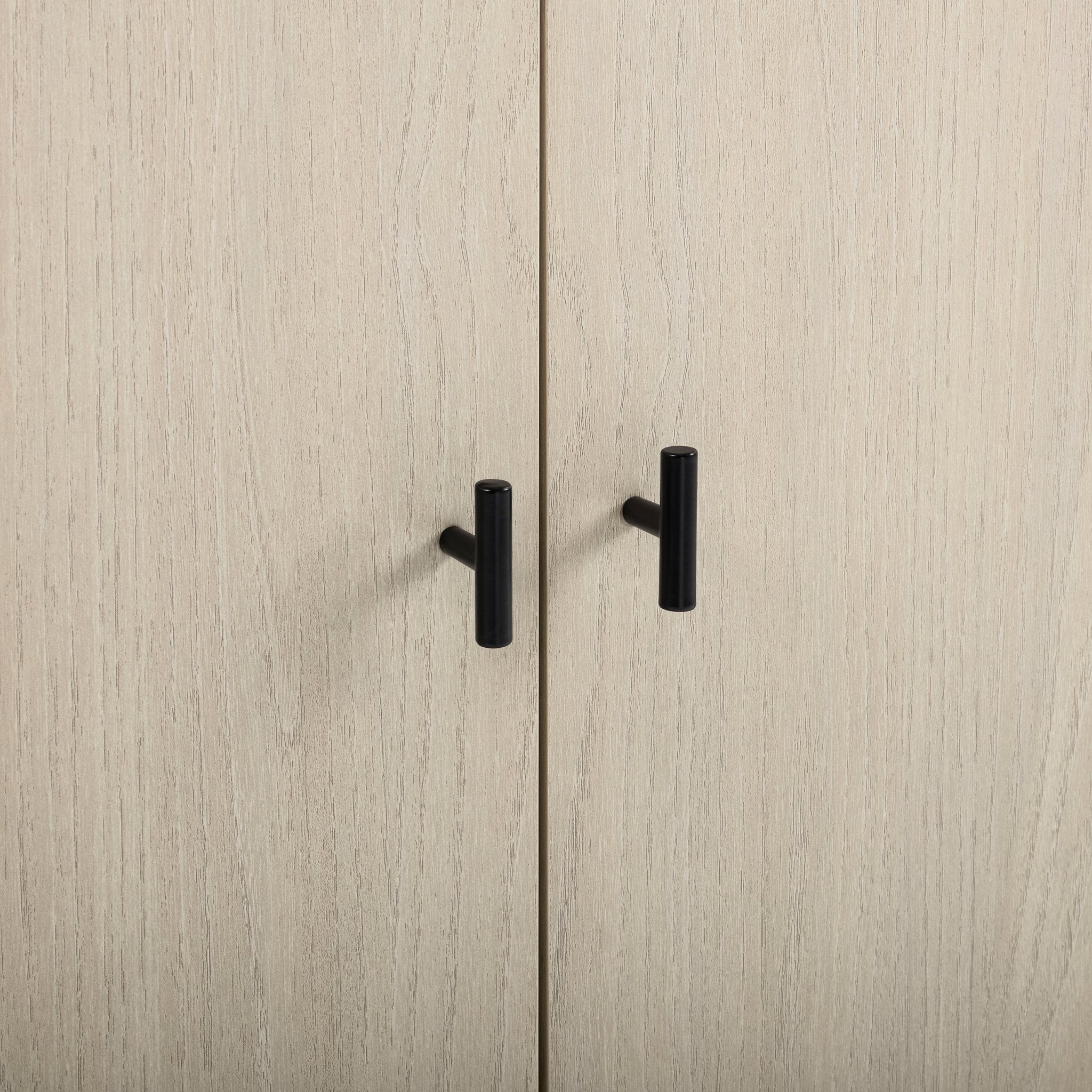 Bahut en bois clair scandinave avec grand espace de rangement pour le salon