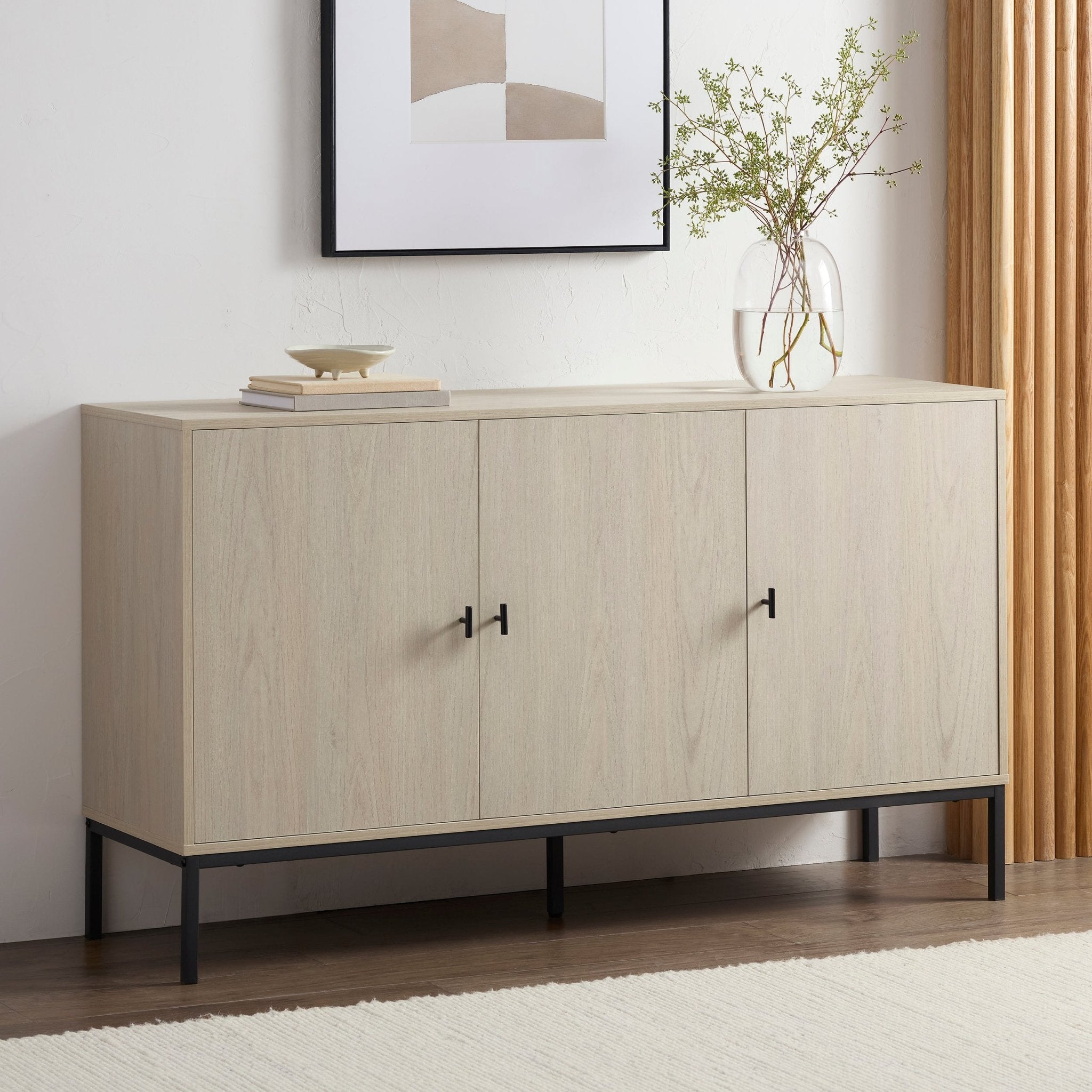 Bahut en bois clair scandinave avec grand espace de rangement pour le salon